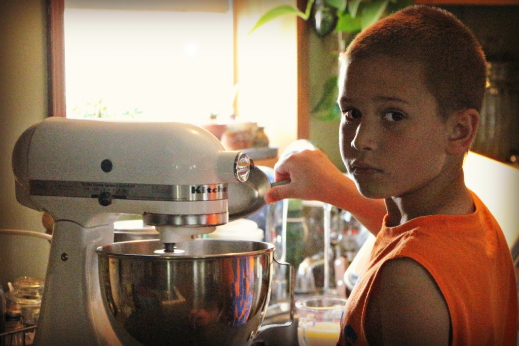 I know it's a terrible photo, but OMG is this not the cutest baker you've ever seen? Say yes...